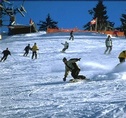 Skifahrer und Snowboarder im Atzmännig - Goldingen - Region Zürichsee