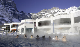 Das Vitalbad bietet den Badegästen zahlreiche Wasserattraktionen, sowie beeindruckende farbige Lichteffekte am Abend.