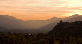 The village of Varen is surrounded by vineyards and at the very centre of organic wine-growing with the ‘Pfyfoltru’ (butterfly) label.