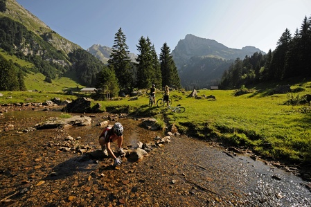 Rast mit Churfirsten im Hintergrund