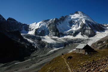 Dent d' Hérens and Schönbielhütte cabin