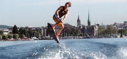 Zürich erleben: Wakeboarden auf dem Zürichsee Zürich erleben: Wakeboarden auf dem Zürichsee