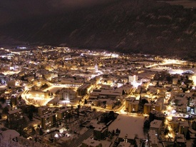 Kongress- und Seminarort Martigny Stadt in der Nacht