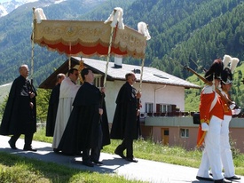 Corpus domini processione - Lötschental Corpus domini processione - Lötschental