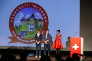 “完美假期我做主，2011瑞士自助旅游年”logo的现实真人版原型就是新浪超人气双胞胎博主风同学和气色地图，你认出他们了吗？