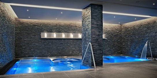 Verwöhn-Pool im Hotel Schweizerhof Bern & THE SPA