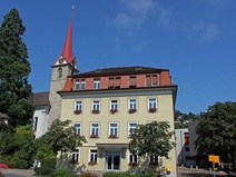 Altes Schulhaus und Kirchturm, Weggis
