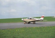 Flugzeuge und Helikopter