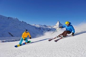 Skifahren und Snowboarden: Das Matterhorn stets vor Augen.
