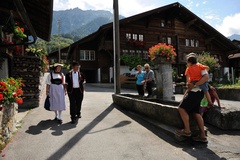 Dorfrundgang Bönigen - Trachten - Brunnen