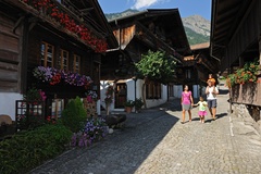 Village tour of Brienz