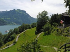 Rütlihaus und Weg zur Schiffstation