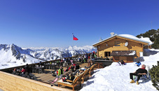 Die Aussichtsterrasse auf dem Sareiserjoch Die Aussichtsterrasse auf dem Sareiserjoch