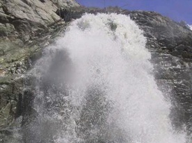 A few seconds later: a flood wave with an immediate impact downstream, at times for many kilometres, in a normally dry torrent. A few seconds later: a flood wave with an immediate impact downstream, at times for many kilometres, in a normally dry torrent.