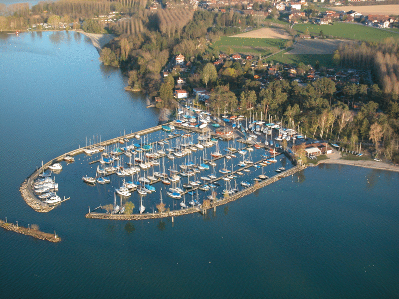 Yvonand YverdonlesBains Region Jura Lac (Schweiz) Der Hafen von