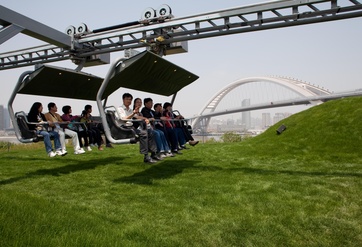 Sessellift auf dem Dach des Schweizer Pavillons auf der Expo 2010 in Shanghai