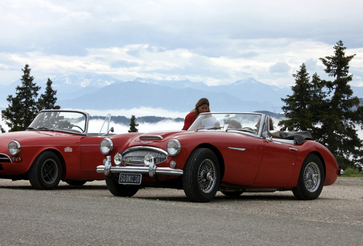 Old-timers passing through the Alps – a nostalgic feast for the eyes