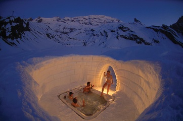 Jacuzzi im Iglu-Dorf
