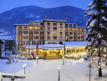 Au Zermatterhof, de nombreuses activités sont organisées à l’occasion du changement d’année. Pour la Saint-Sylvestre, grand feu d'artifice devant l’hôtel.
