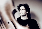 Enchanting the Zermatt audience: the shooting star among up-and-coming cellists, Nicolas Altstaedt. (Photo: Marco Berggreve)