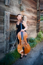 Die Cellistin Saara Ida Wilhelmina Laine tritt am Zermatt Festival auf.