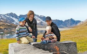 Feuerstellen für das Brätlen mit der ganzen Familie Feuerstellen für das Brätlen mit der ganzen Familie