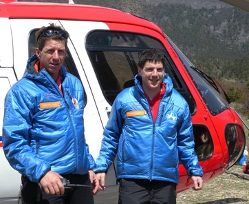 Pilot Dani Aufdenblatten (rechts) und Flughelfer Richi Lehner