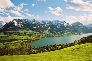 Sarnersee mit Blick in die Berge